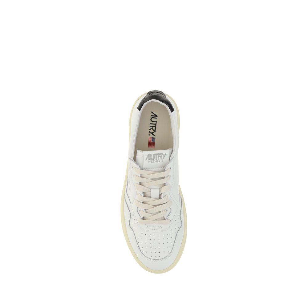 Autry White Calf Leather Bos Taurus Low Top Sneakers