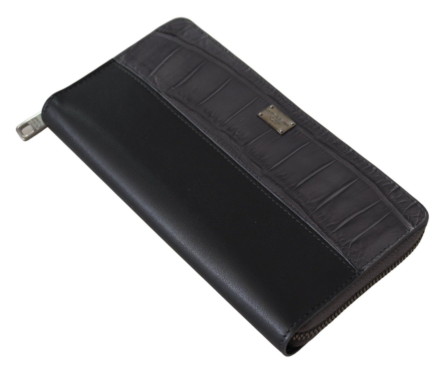 Dolce & Gabbana Elegant textured leather wallet with zip closure