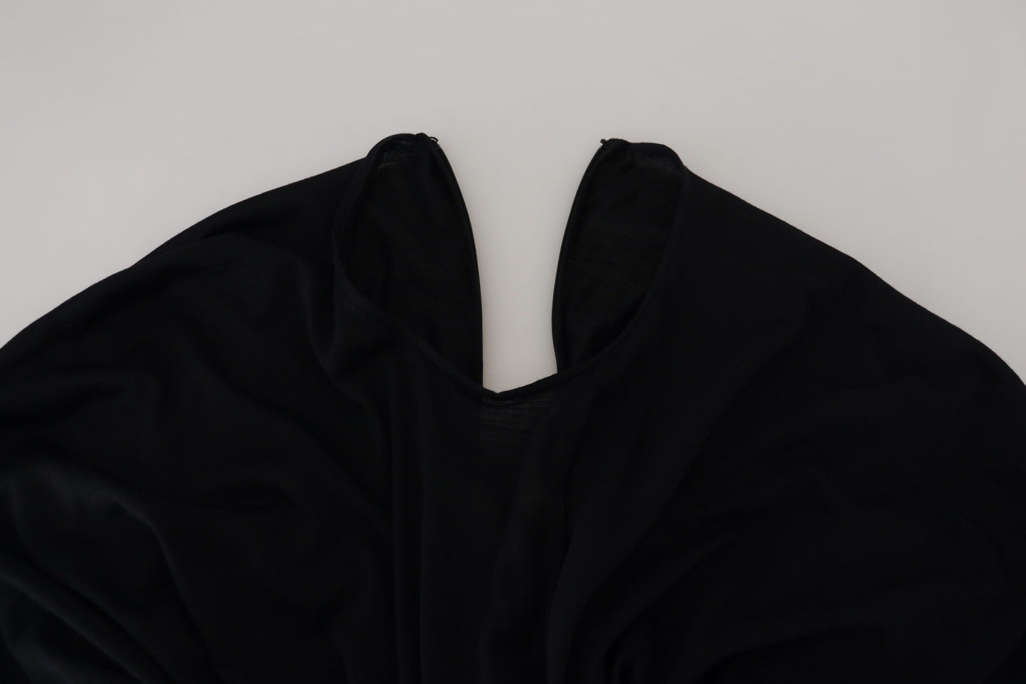 Dolce & Gabbana Tyylikäs wrap-tyylinen tuppimekko, jossa pitkät hihat