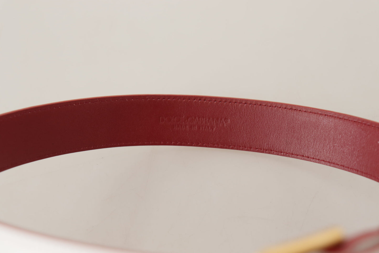 Dolce & Gabbana Elegant white leather belt with engraved buckle