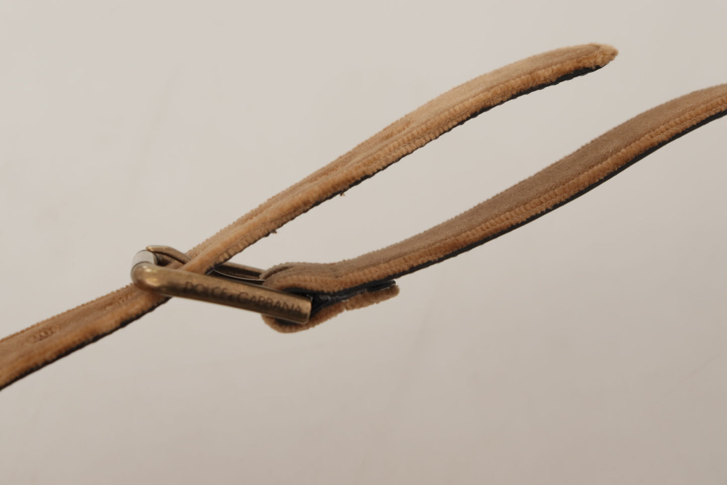 Dolce & Gabbana Elegant leather belt with engraved buckle