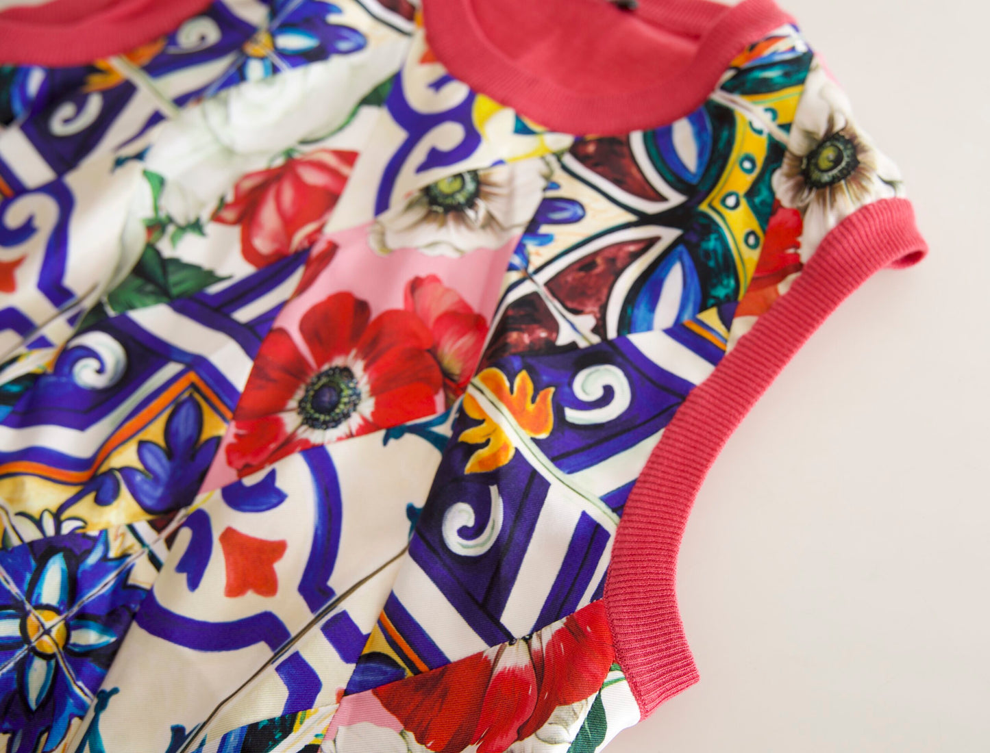 Dolce & Gabbana Elegant round-neck top in a cashmere-silk blend