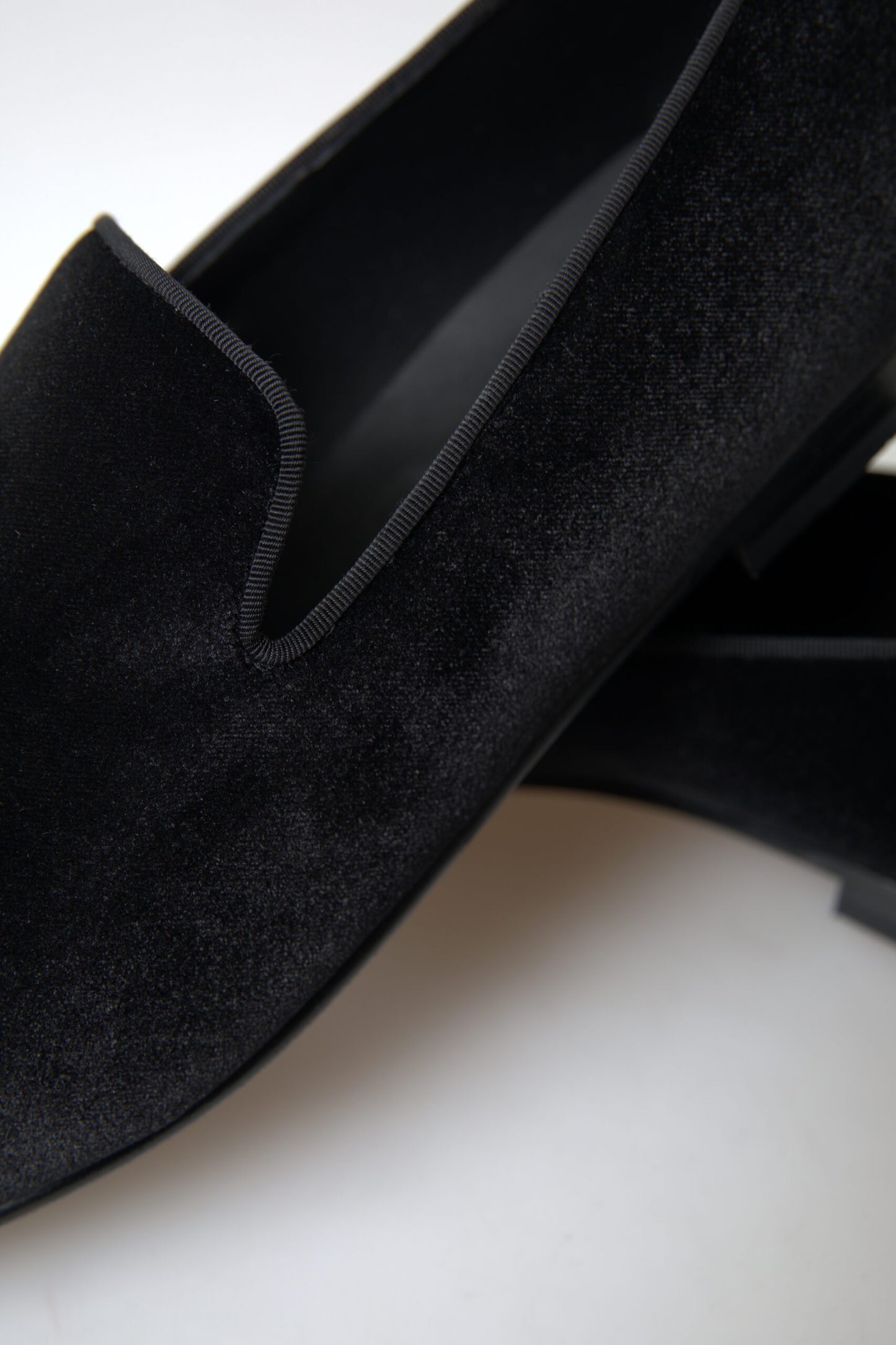 Dolce & Gabbana Elegant Black Velvet Loafers miehille