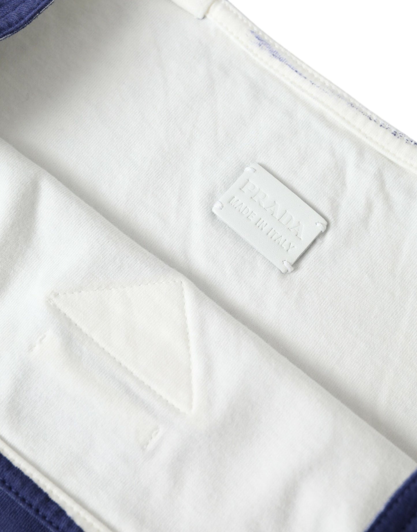 Prada Elegant sininen laukku tyylikkäille matkoille