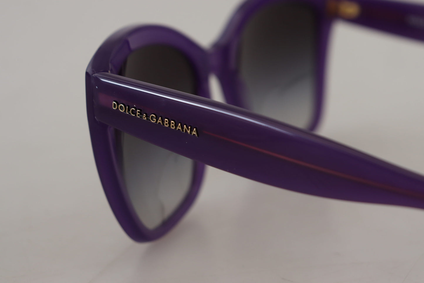 Dolce &amp; Gabbana Elegant sunglasses with purple gradient lenses