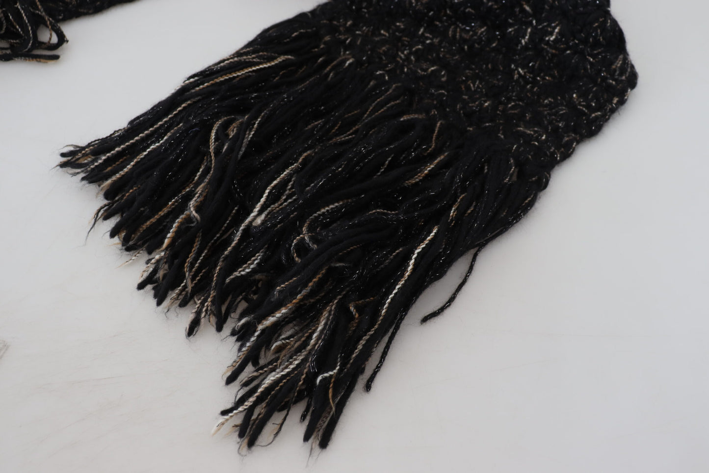 Dolce &amp; Gabbana Elegant scarf made of black virgin wool blend