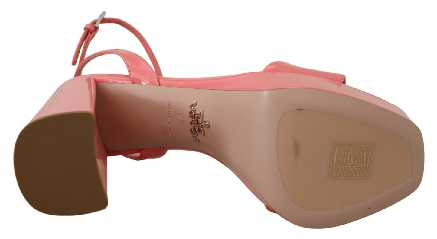 Prada Schicke rosa Lackleder Plateausandalen