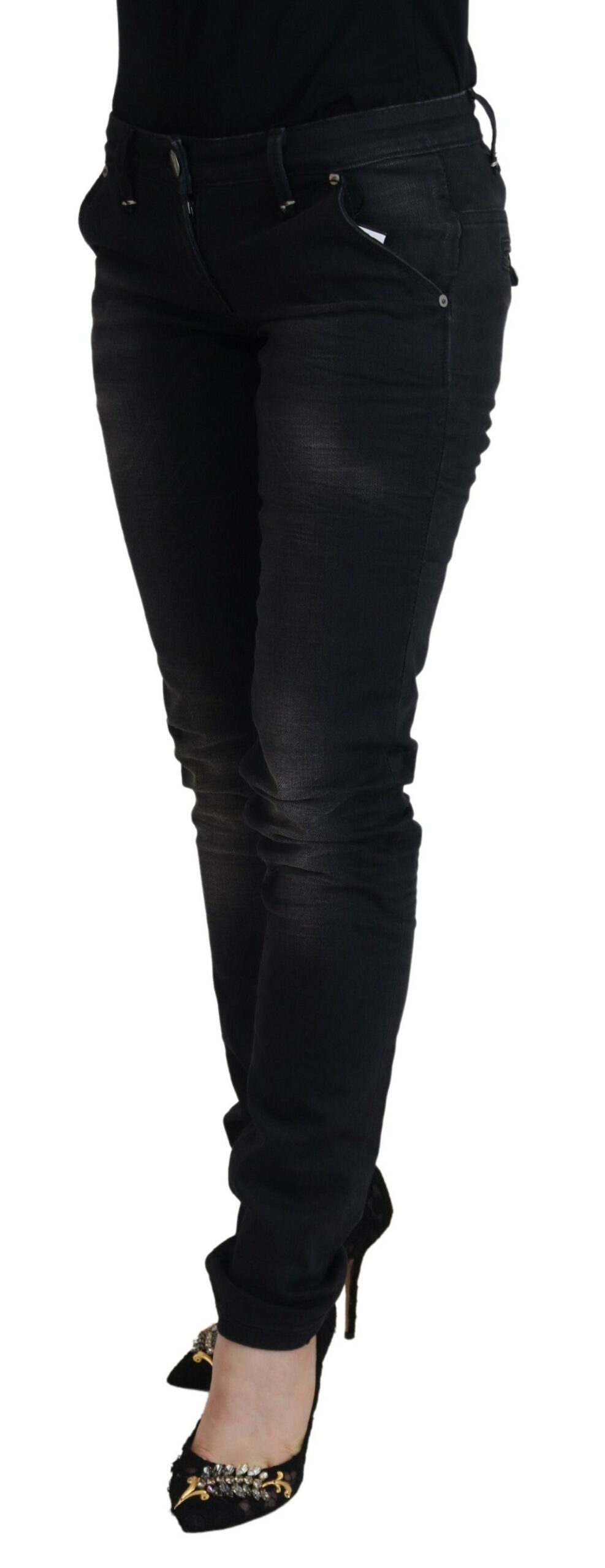 Acht Schlanke schwarze gewaschene Skinny Jeans mit niedriger Taille