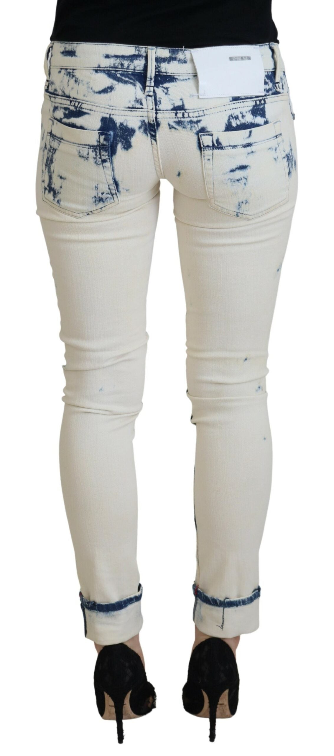 Acht Schicke zerschlissene Skinny Jeans mit niedriger Taille