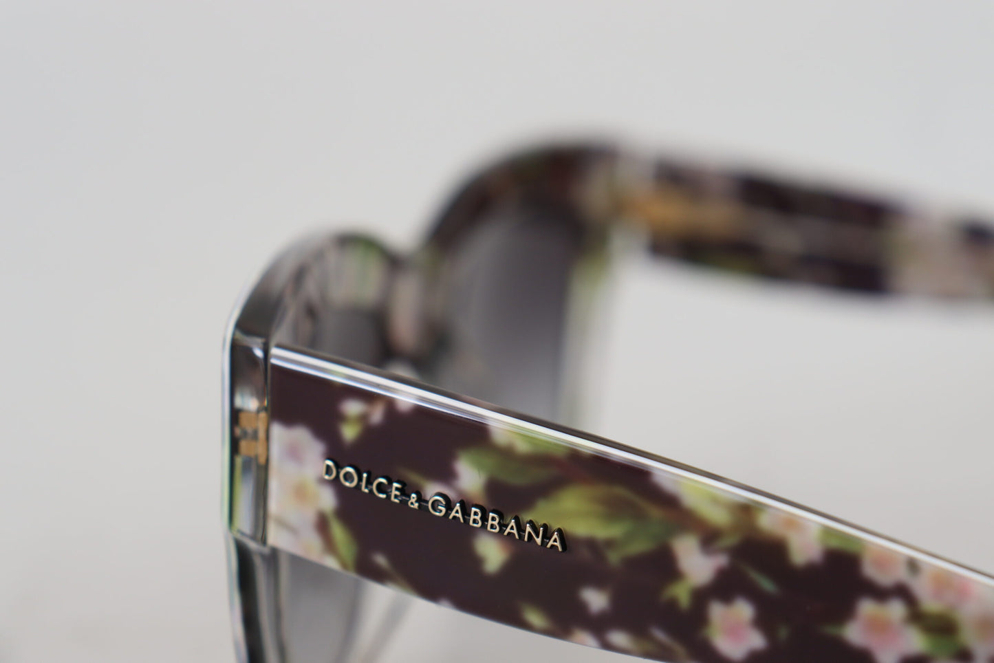 Dolce &amp; Gabbana Elegant black sunglasses with gradient