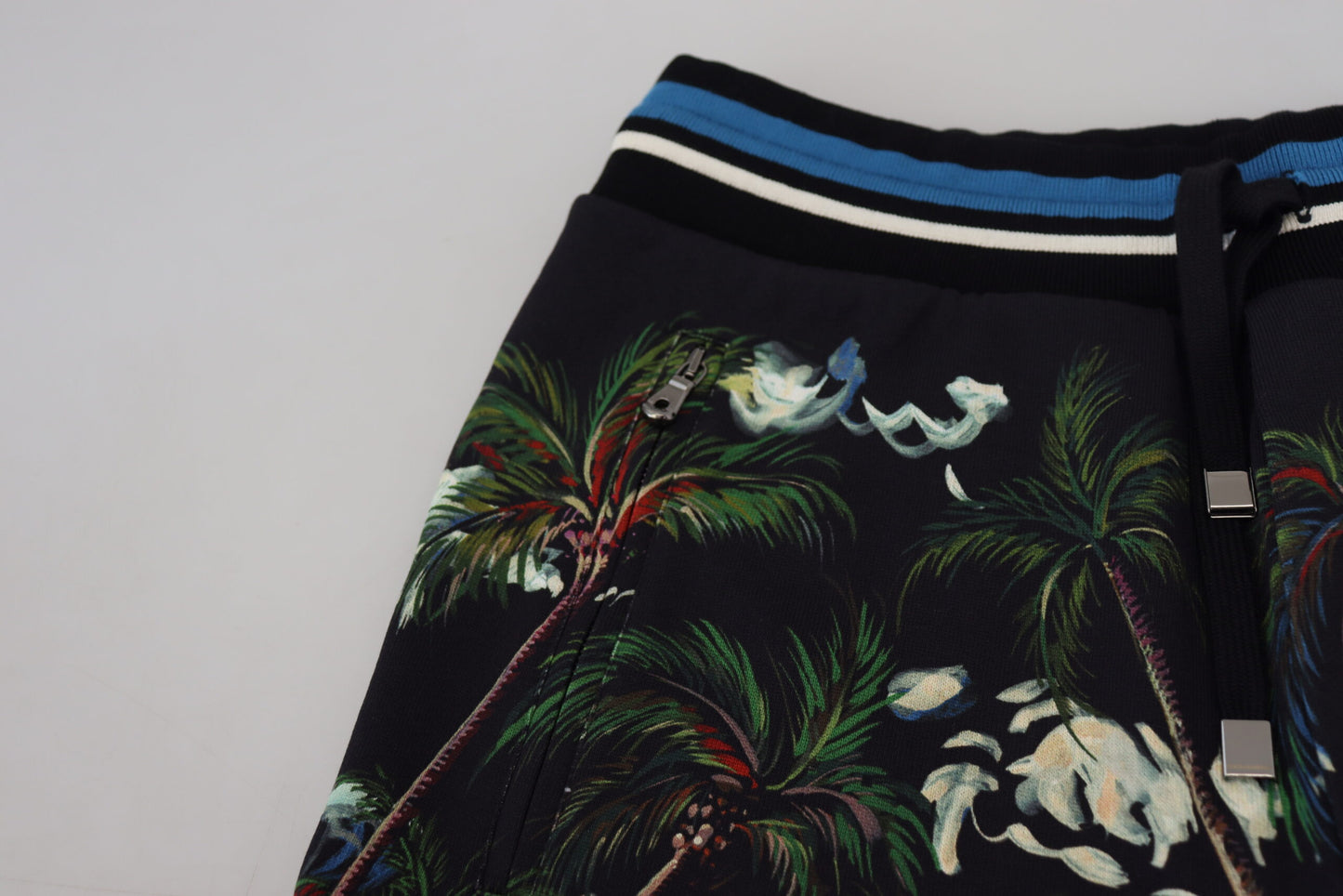 Dolce & Gabbana Lässige knielange Shorts mit Vulkandruck