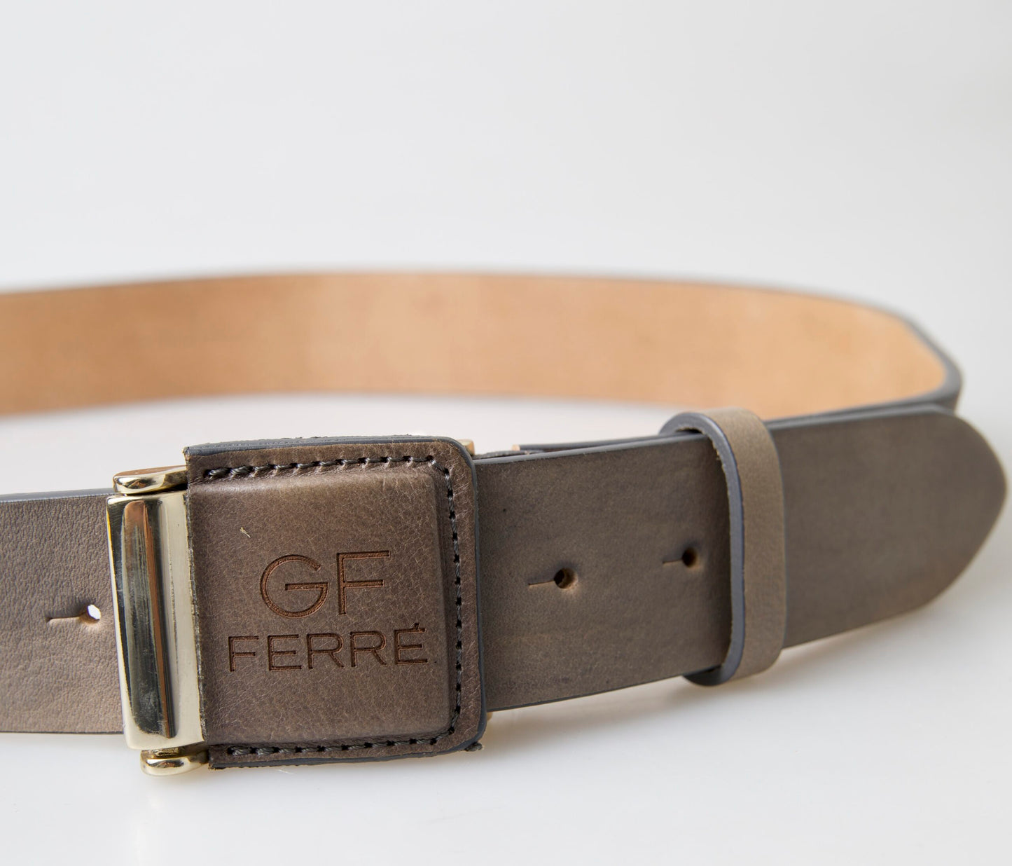 GF Ferre Elegant leather belt with engraved buckle