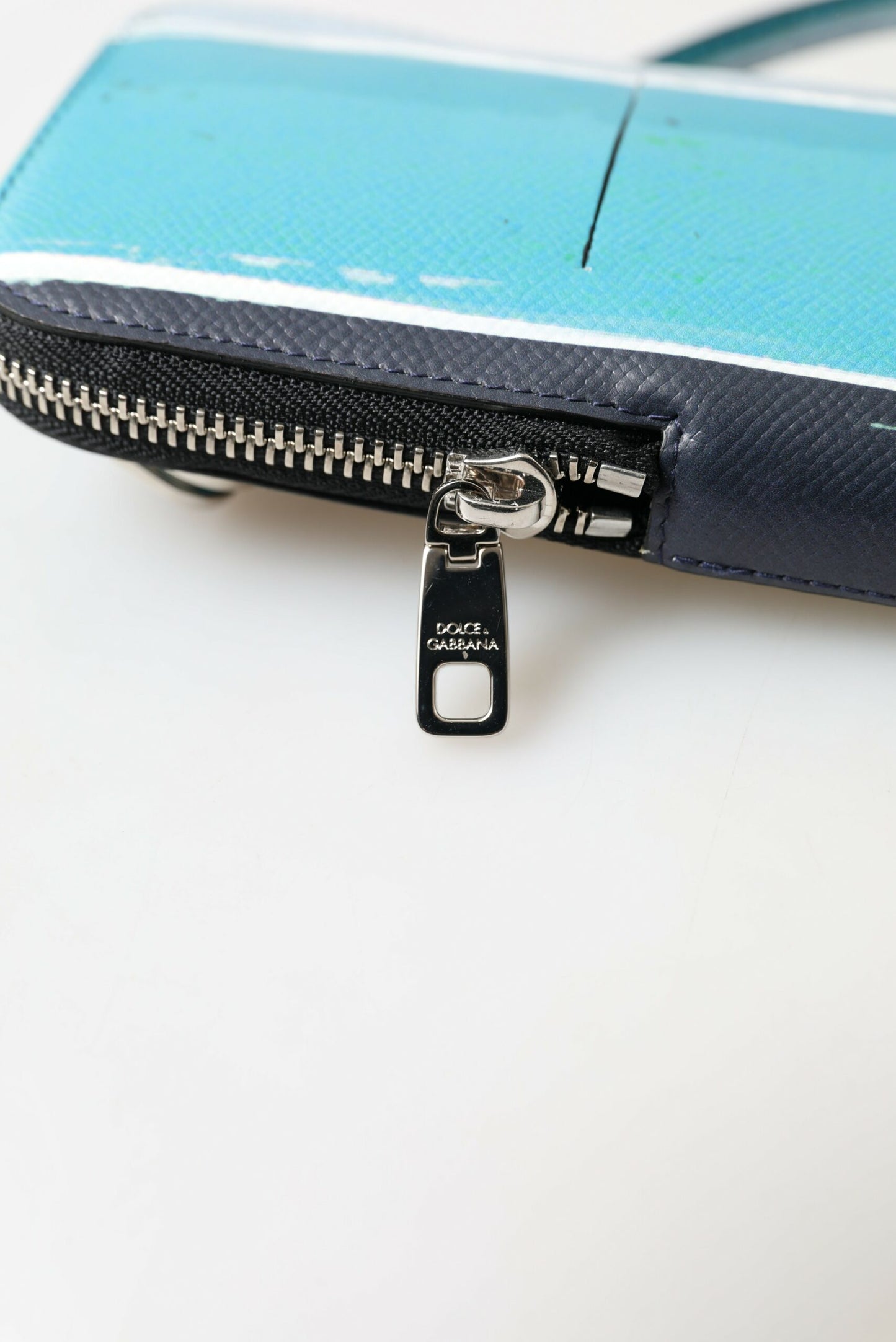 Dolce &amp; Gabbana tyylikäs nahkainen Crossbody-puhelinlaukku sininen ja valkoinen