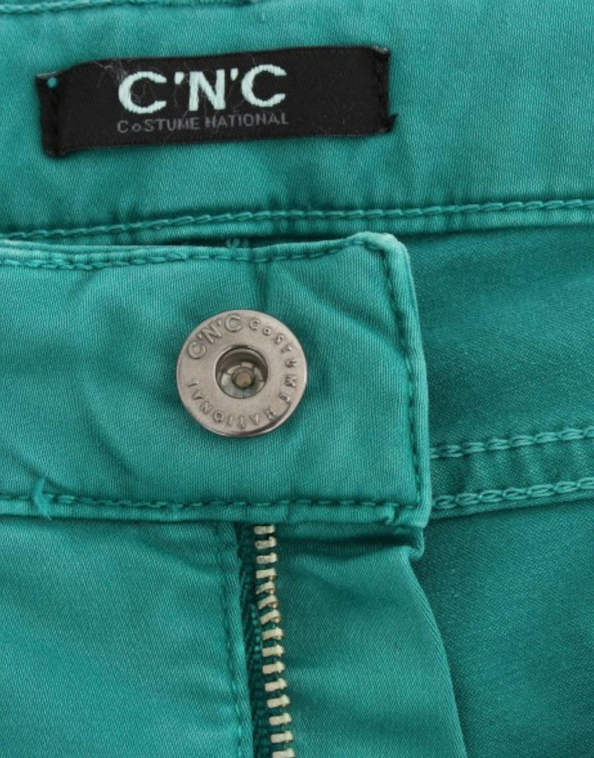 Costume National Chic vihreät suoralahkeiset farkut hienostuneeseen tyyliin