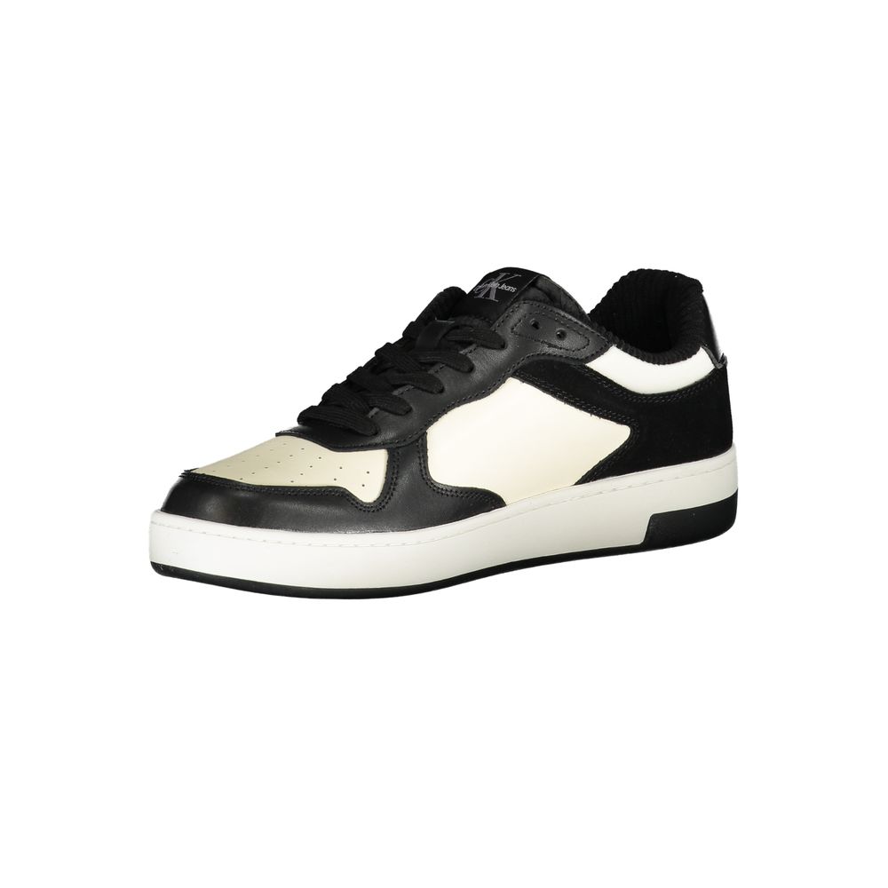 Calvin Klein Schlichte schwarze Sneakers mit kontrastierenden Details