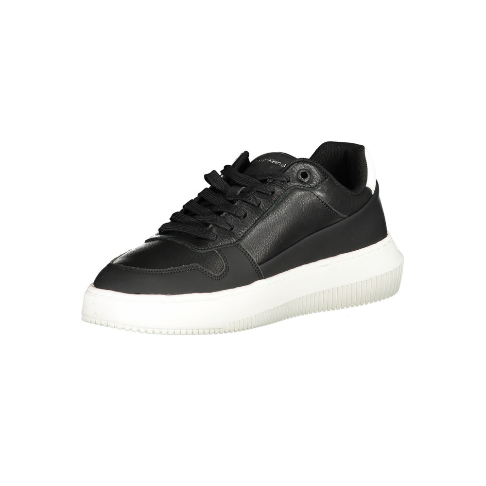 Calvin Klein Schlichte schwarze Schnürsenkel-Sneakers mit kontrastierenden Details