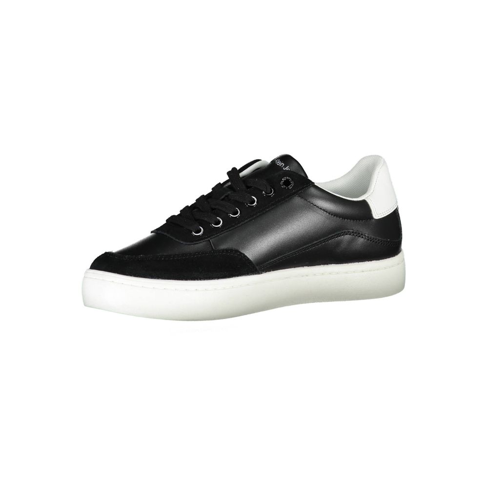 Calvin Klein Schlichte schwarze Schnürsenkel-Sneakers mit kontrastierenden Details