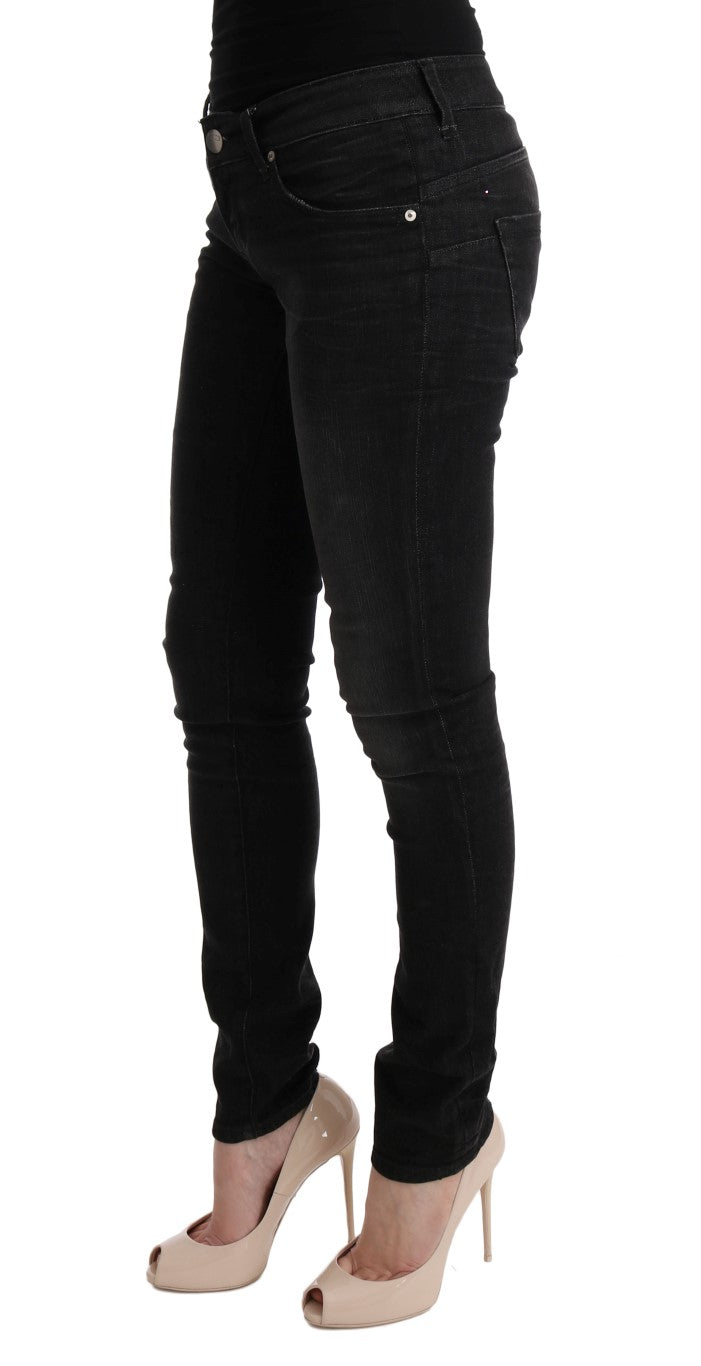 Eight chic slim fit jeans made of black cotton