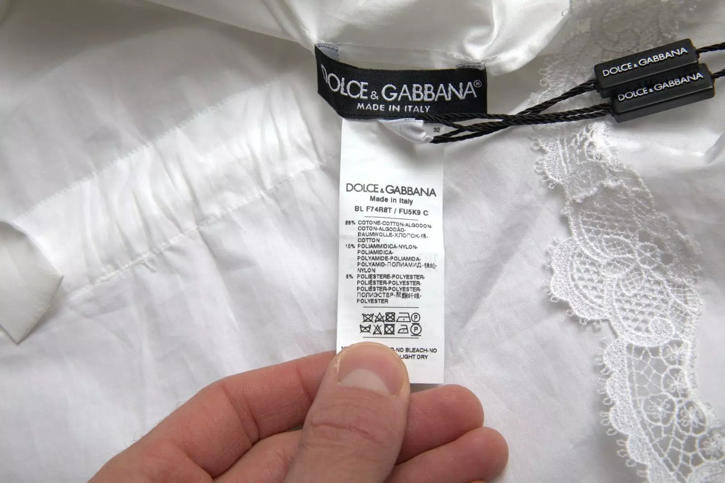 Dolce & Gabbana Weiße Bluse mit Rollkragen und Spitzenbesatz aus Baumwolle (Kopie)