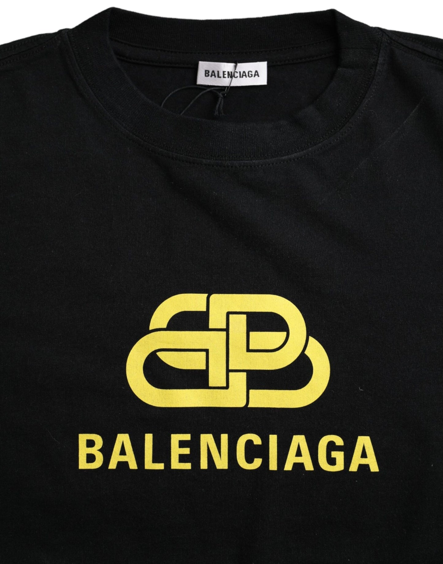 Balenciaga Schwarzes T-Shirt mit Rundhalsausschnitt und kurzen Ärmeln aus Baumwolle mit Logodruck