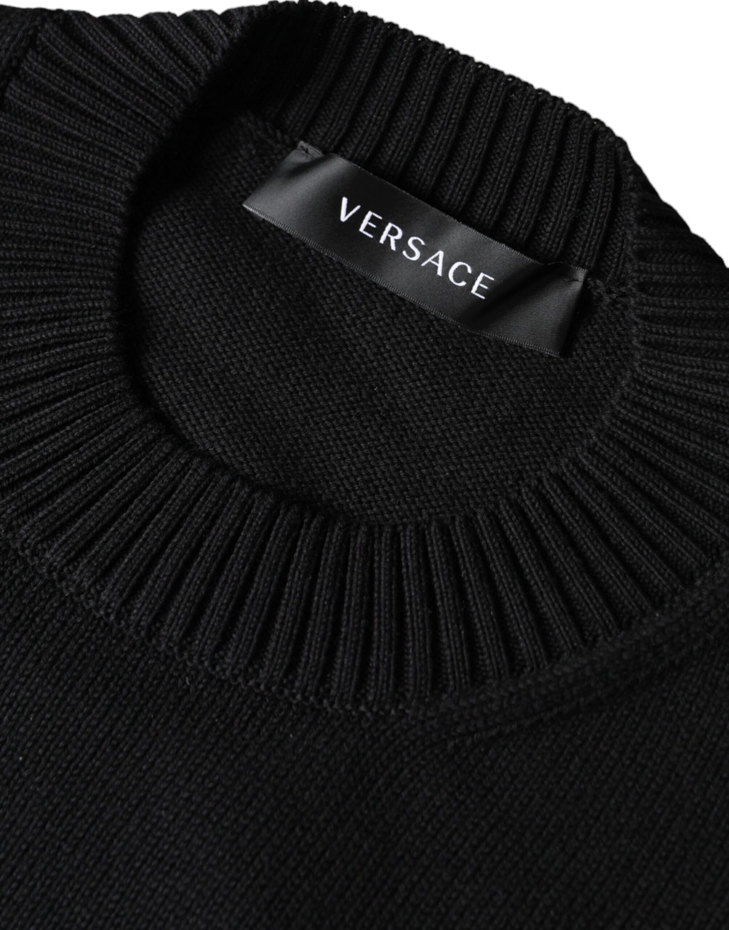 Versace Schwarzer Pullover mit Medusa-Stickerei und Rundhalsausschnitt