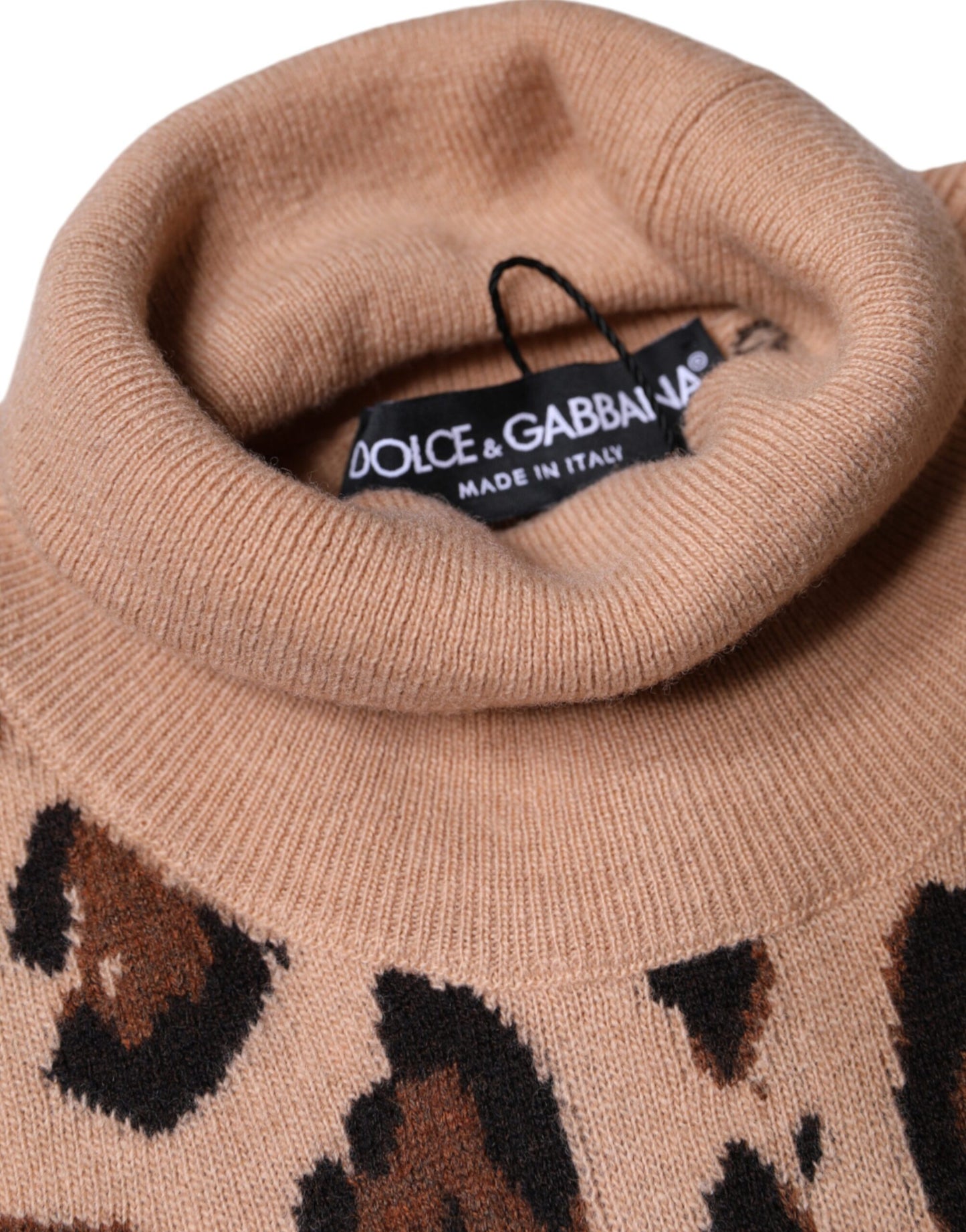 Dolce & Gabbana Beigefarbenes Rollkragenpullover aus Wolle mit Leopardenmuster