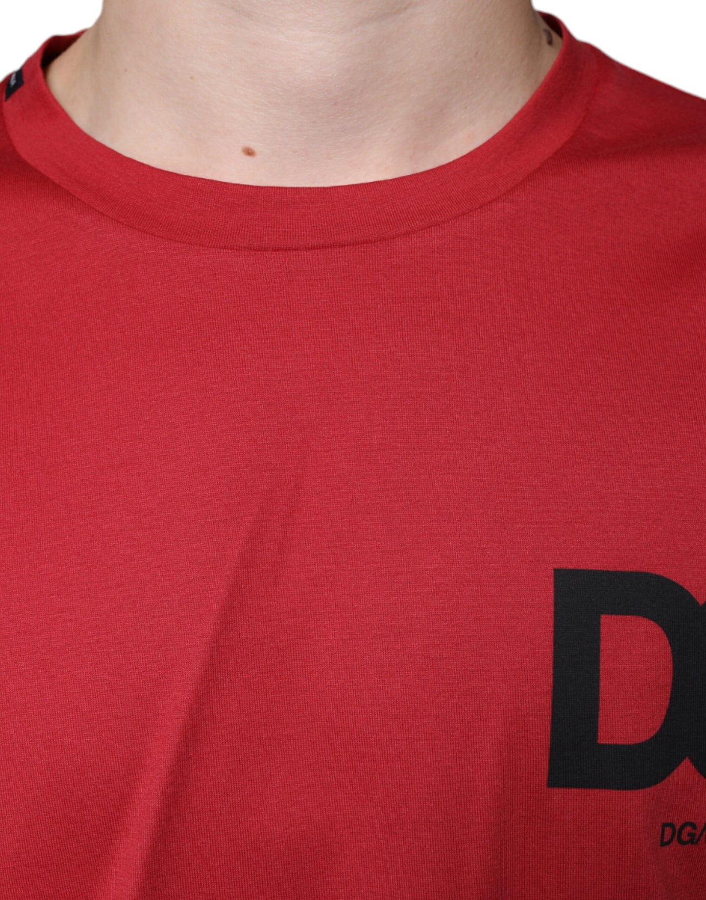 Dolce & Gabbana Rotes T-Shirt mit Rundhalsausschnitt und DG-Logo-Druck aus Baumwolle