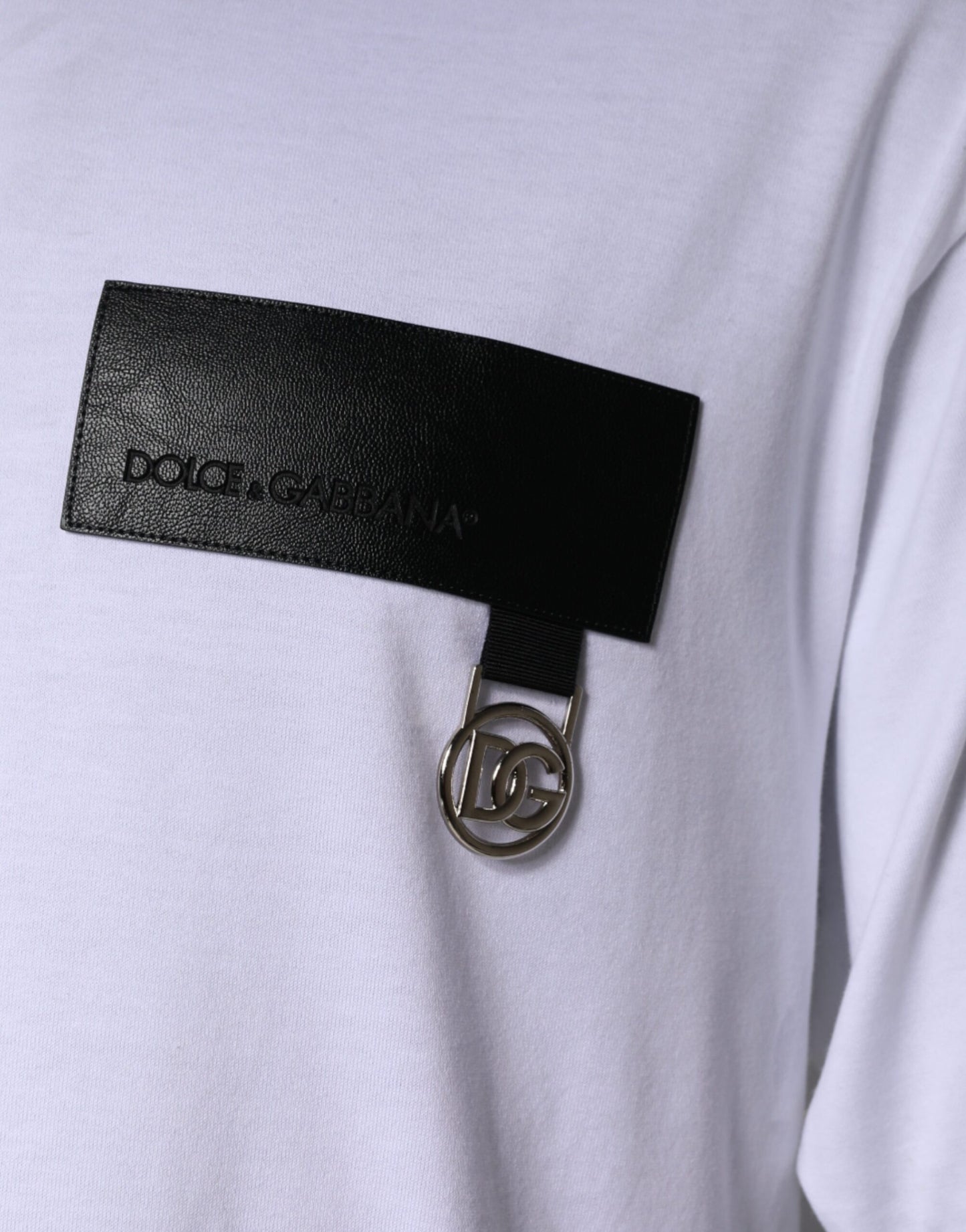 Dolce & Gabbana Weißes Logo-Patch T-Shirt mit Rundhalsausschnitt aus Baumwolle