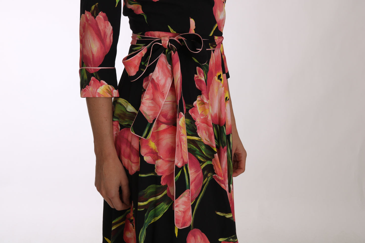 Dolce &amp; Gabbana Elegant black sheath dress with pink tulip print