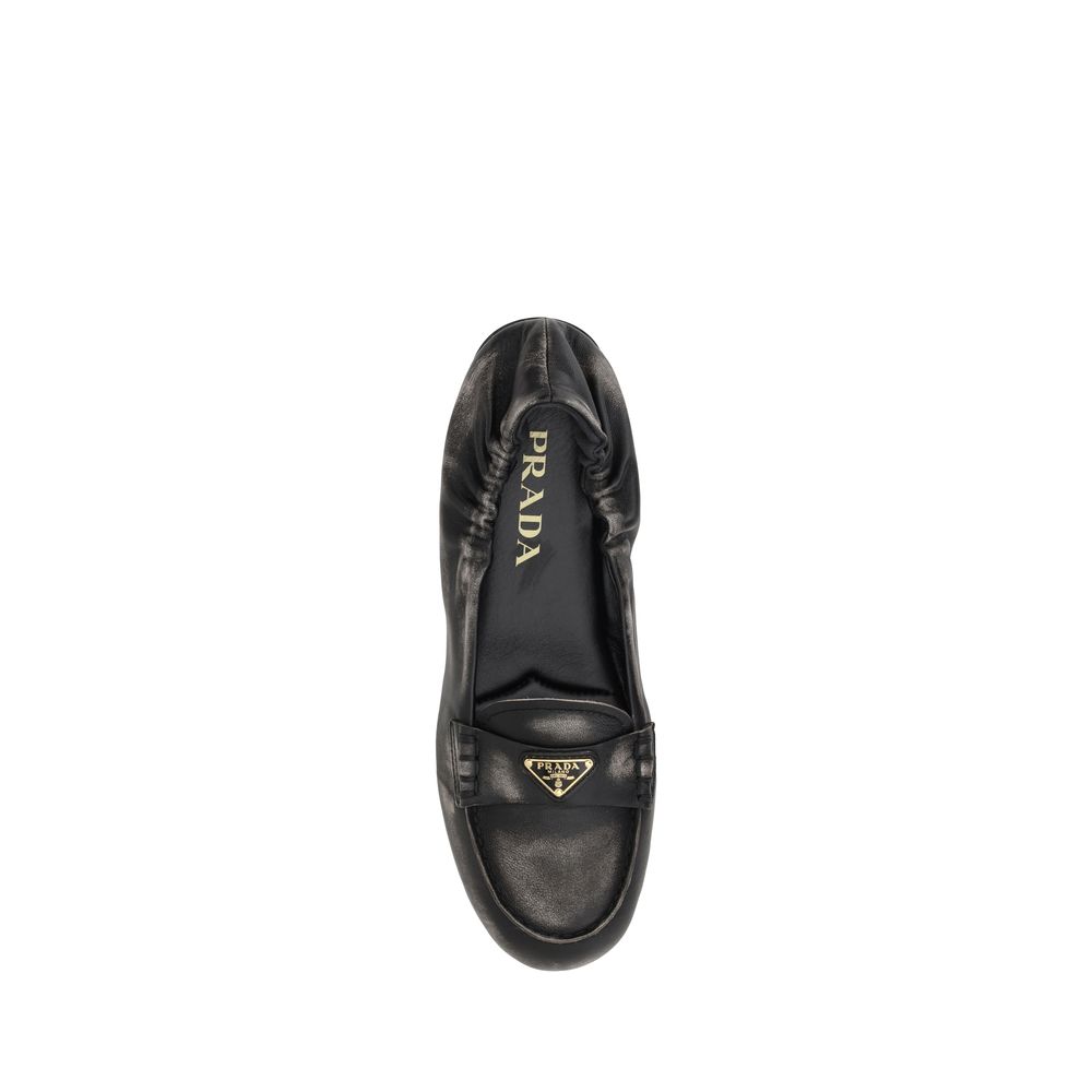 Prada Loafers aus Leder mit Vintage-Effekt