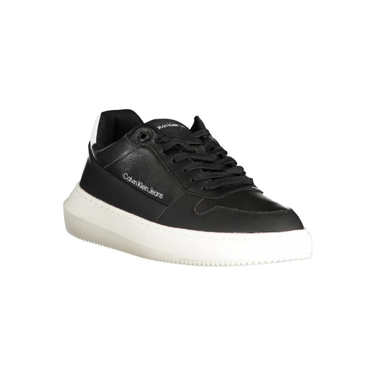 Calvin Klein Schlichte schwarze Schnürsenkel-Sneakers mit kontrastierenden Details