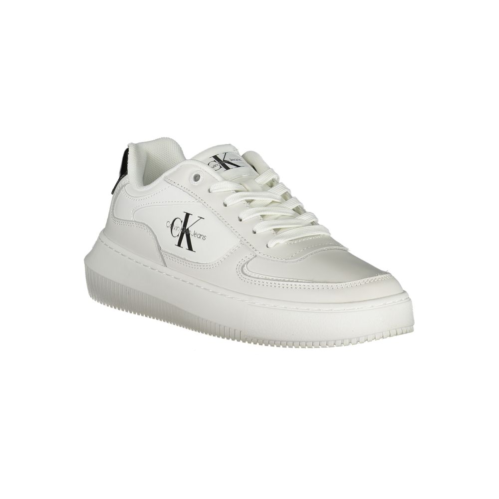 Calvin Klein Schlichte weiße Schnürsenkel-Sneakers mit kontrastierenden Details