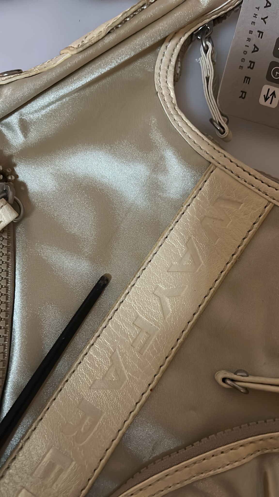 WAYFARER Chic shoulder bag made of white fabric - perfect for every occasion